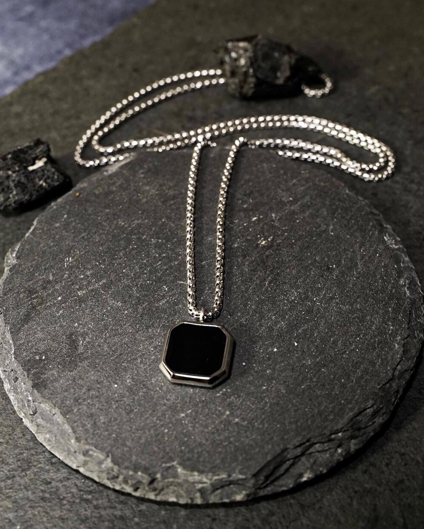 SQUARE BLACK