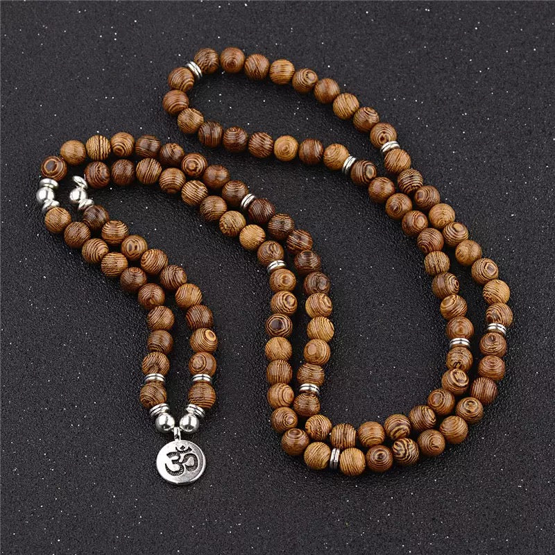COLLAR OM CUENTAS MADERA