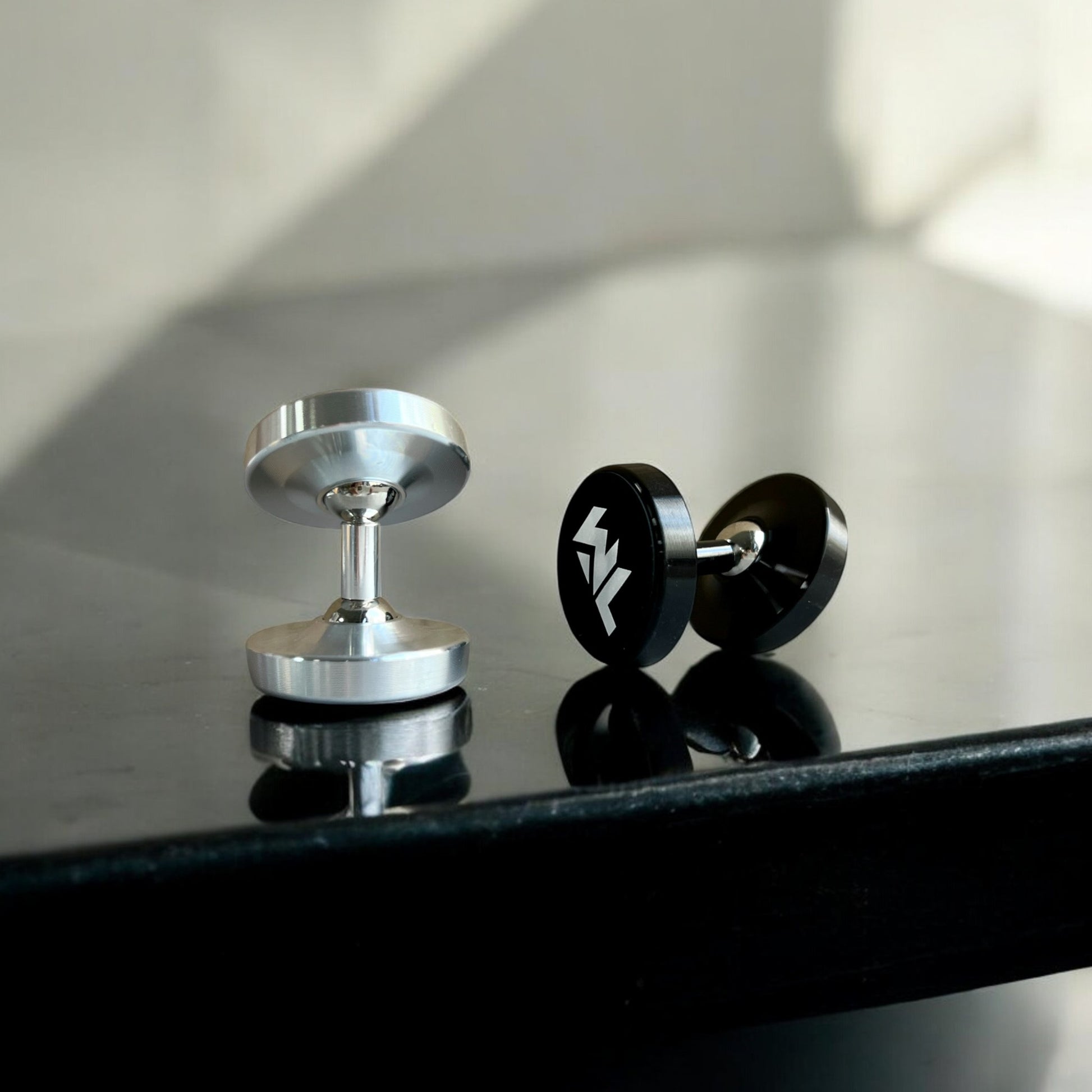 soporte magnetico negro y gris para el celular de wolflevel